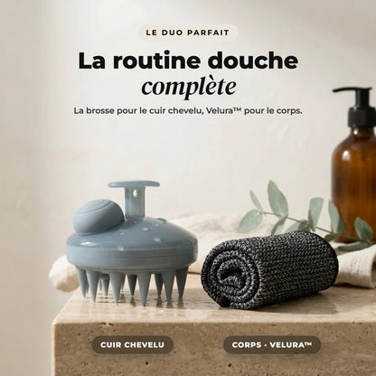 Brosse pour cuir chevelu avec la serviette exfoliante Velura pour une routine douche complète